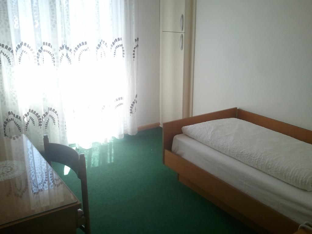 Hotel Lux Merano Rum bild