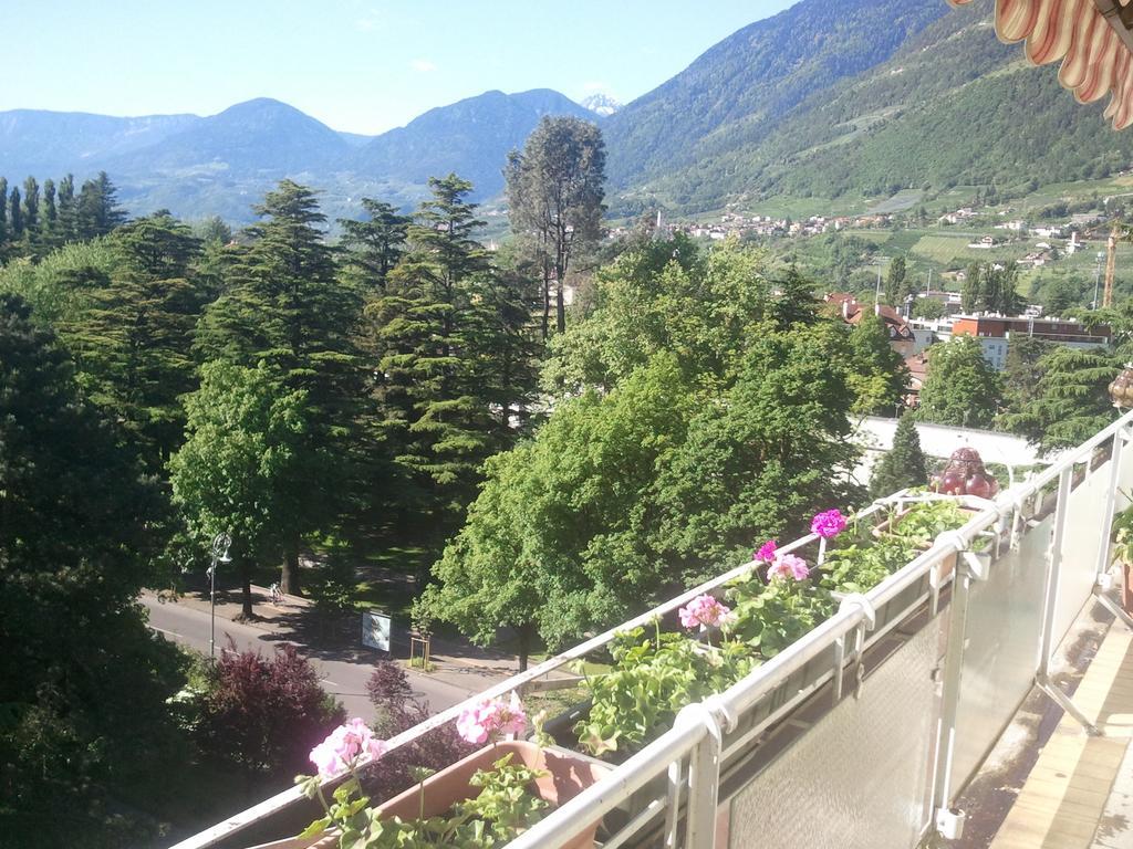 Hotel Lux Merano Rum bild