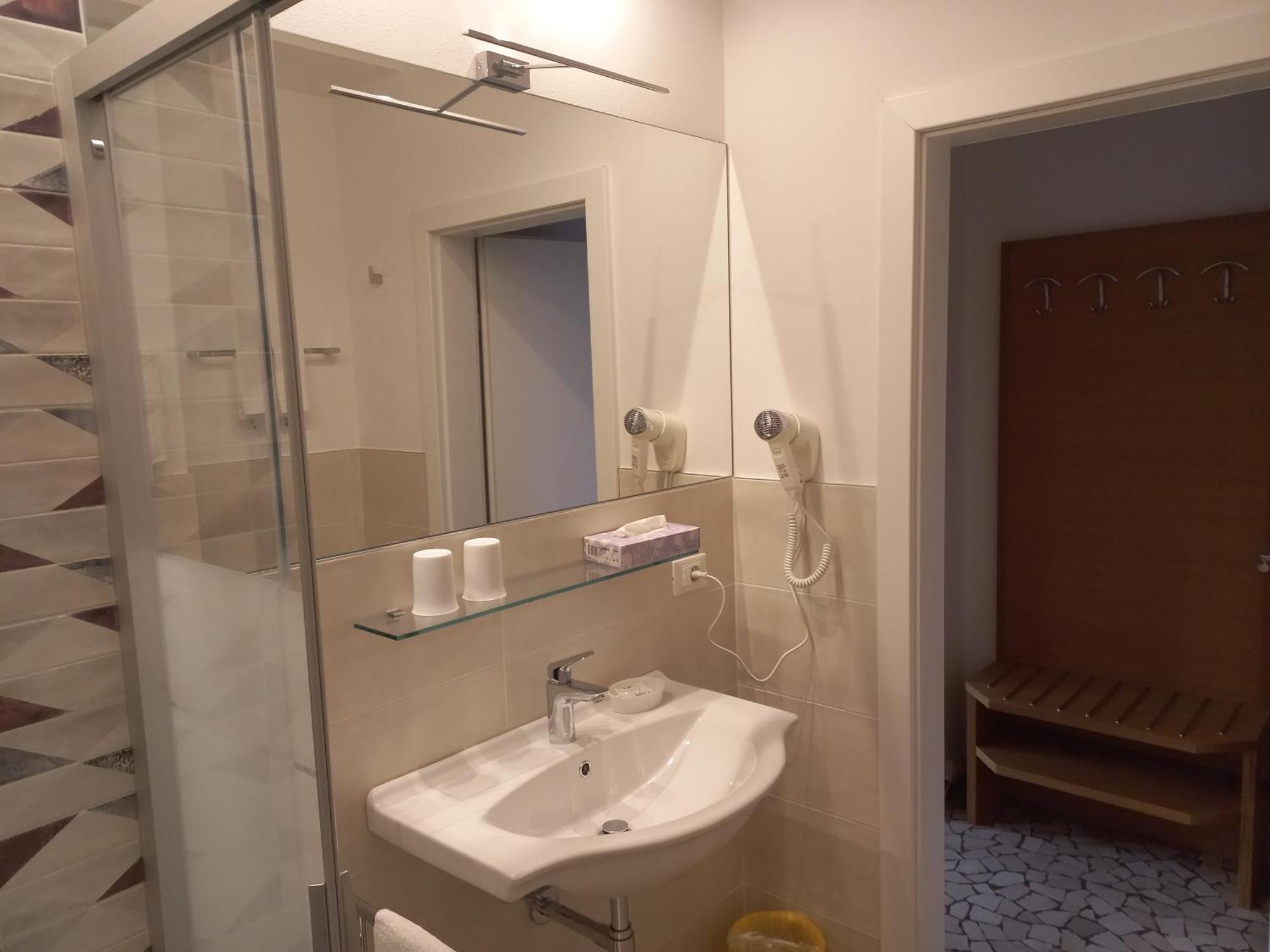 Hotel Lux Merano Rum bild