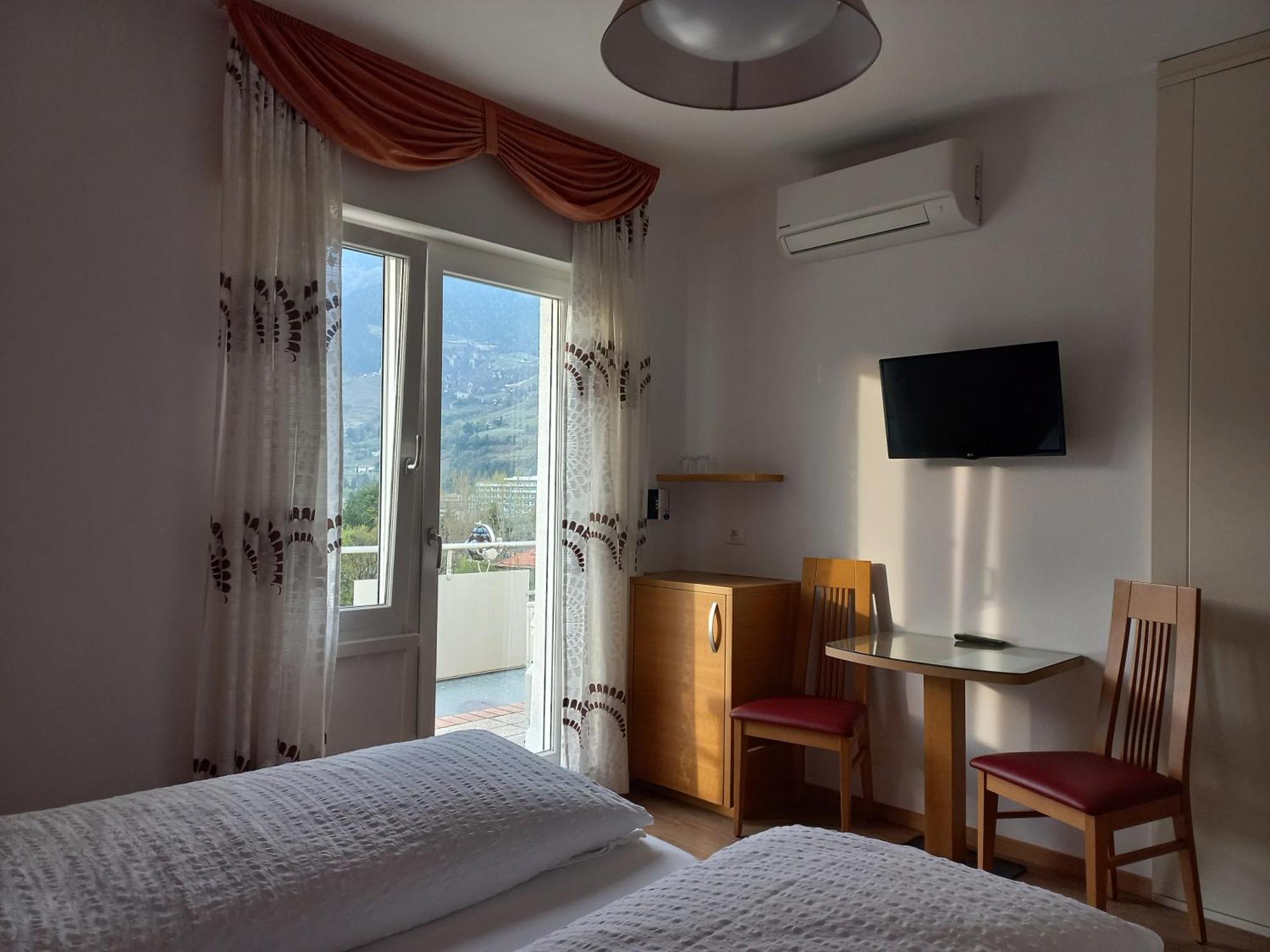 Hotel Lux Merano Rum bild
